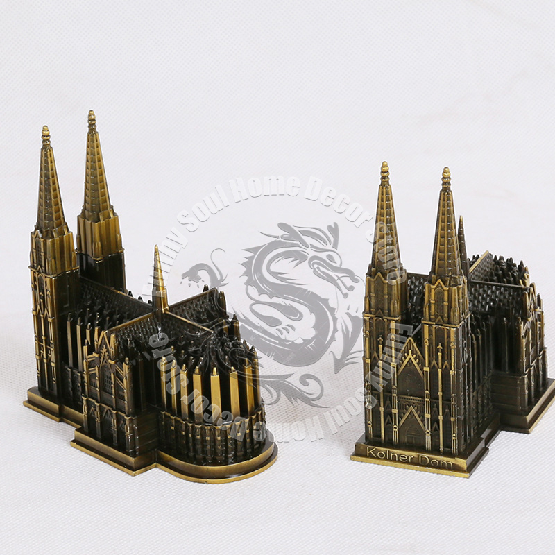 Cathédrale de Cologne en métal - Home Decor Medieval avis et prix